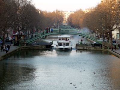 Péniche sur le canal St-Martin Péniche sur le canal St-Martin